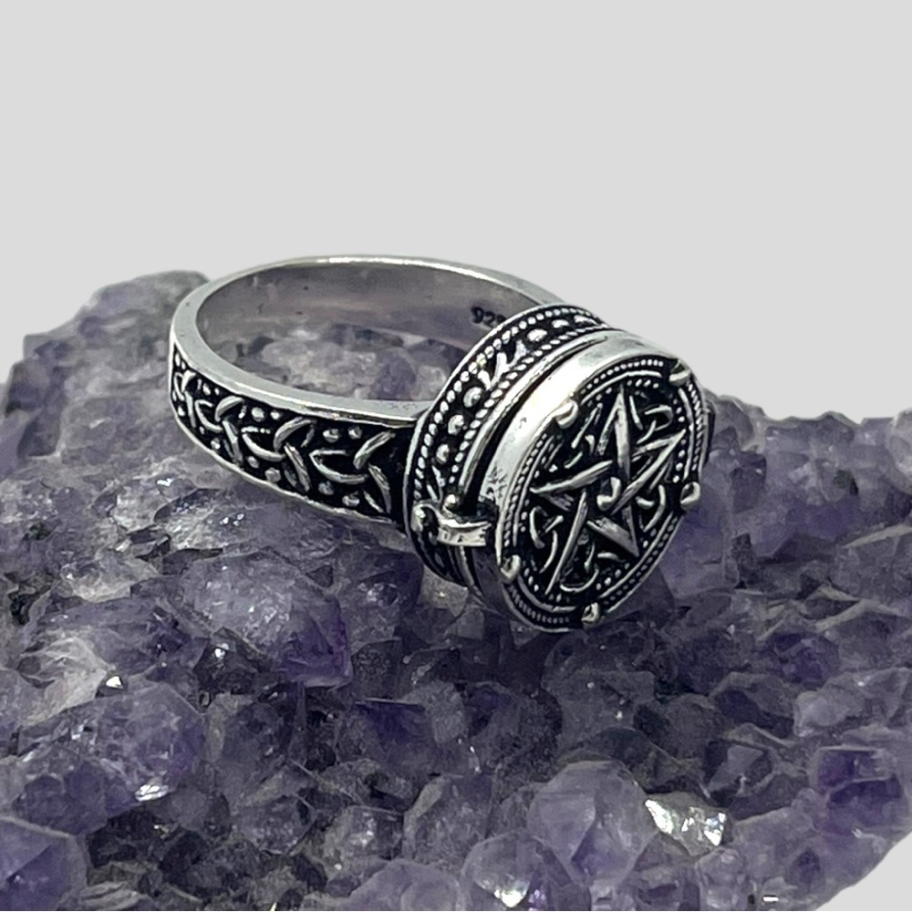 Star Poison Ring
